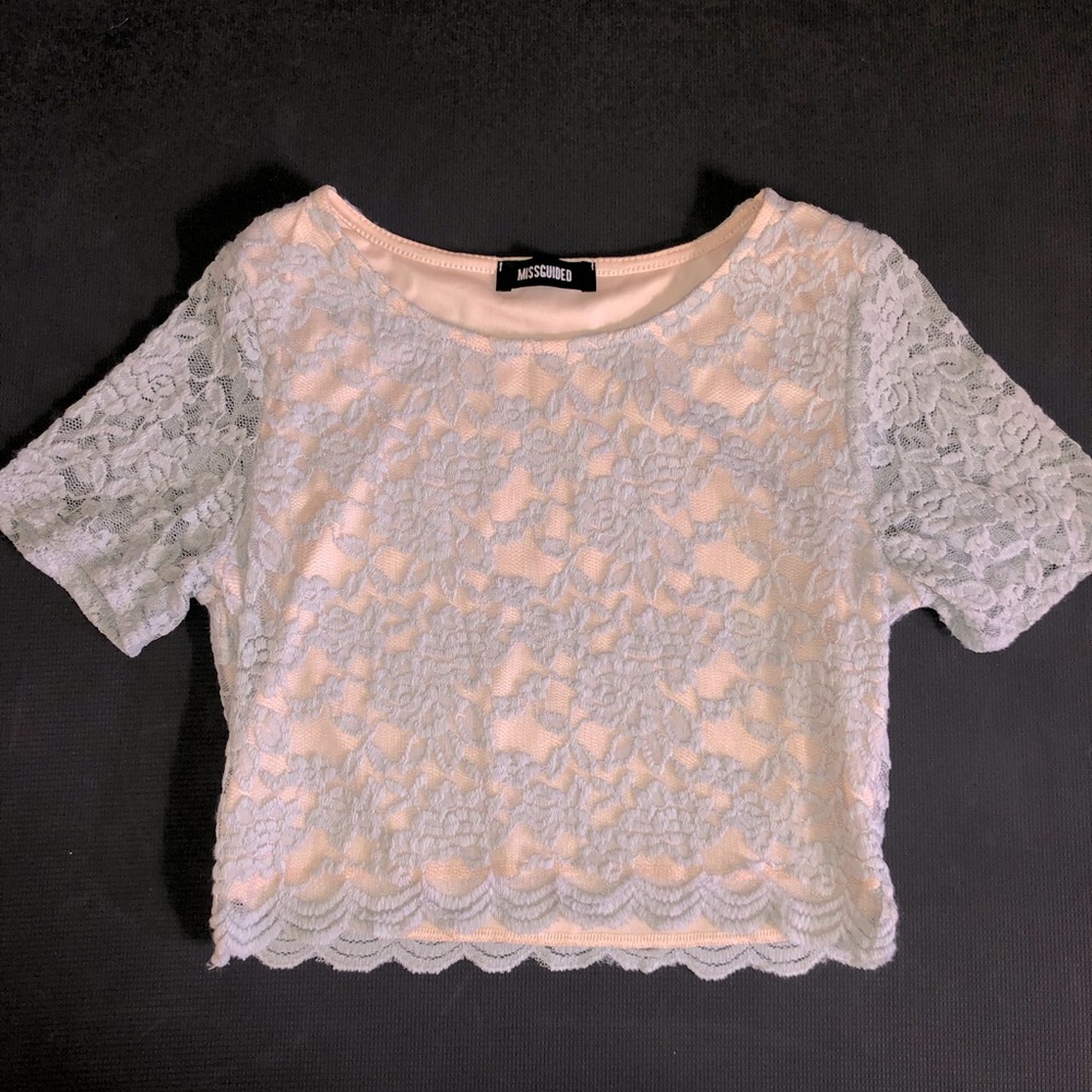 MISSGUIDED - Lace Crop Top